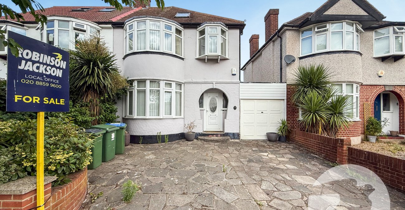 3 bedroom house for sale in London | Robinson Jackson