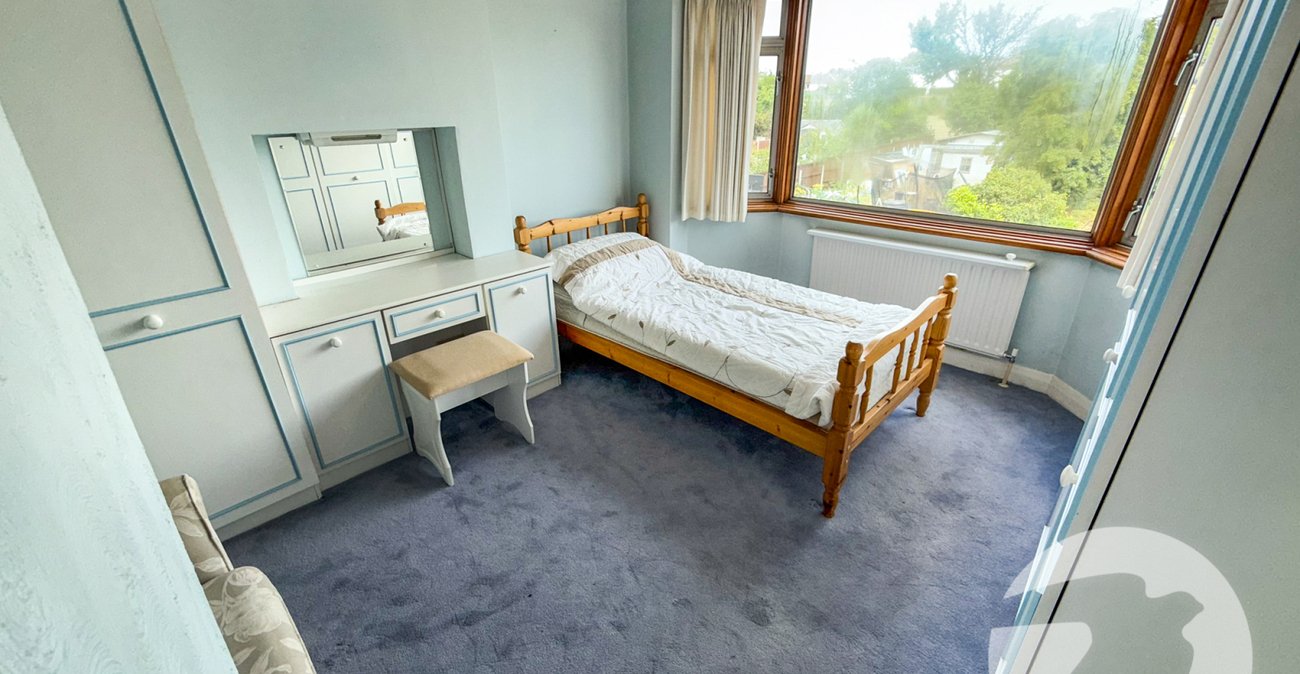 3 bedroom house for sale in London | Robinson Jackson