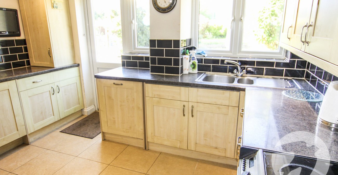 3 bedroom house for sale in London | Robinson Jackson