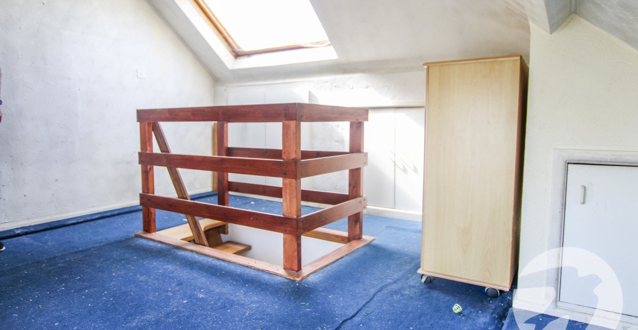 3 bedroom house for sale in London | Robinson Jackson