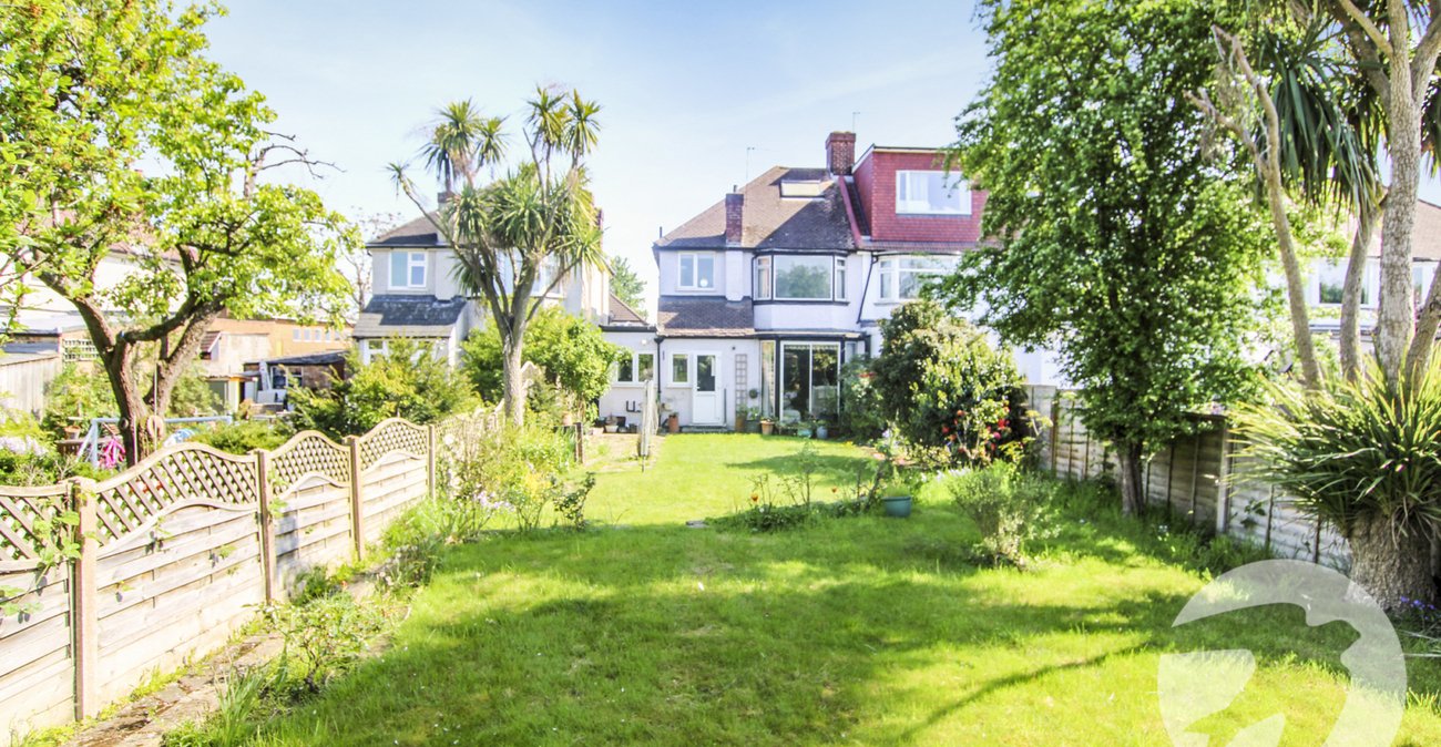 3 bedroom house for sale in London | Robinson Jackson