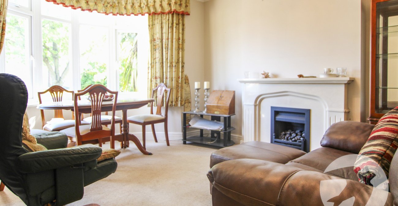 3 bedroom house for sale in London | Robinson Jackson