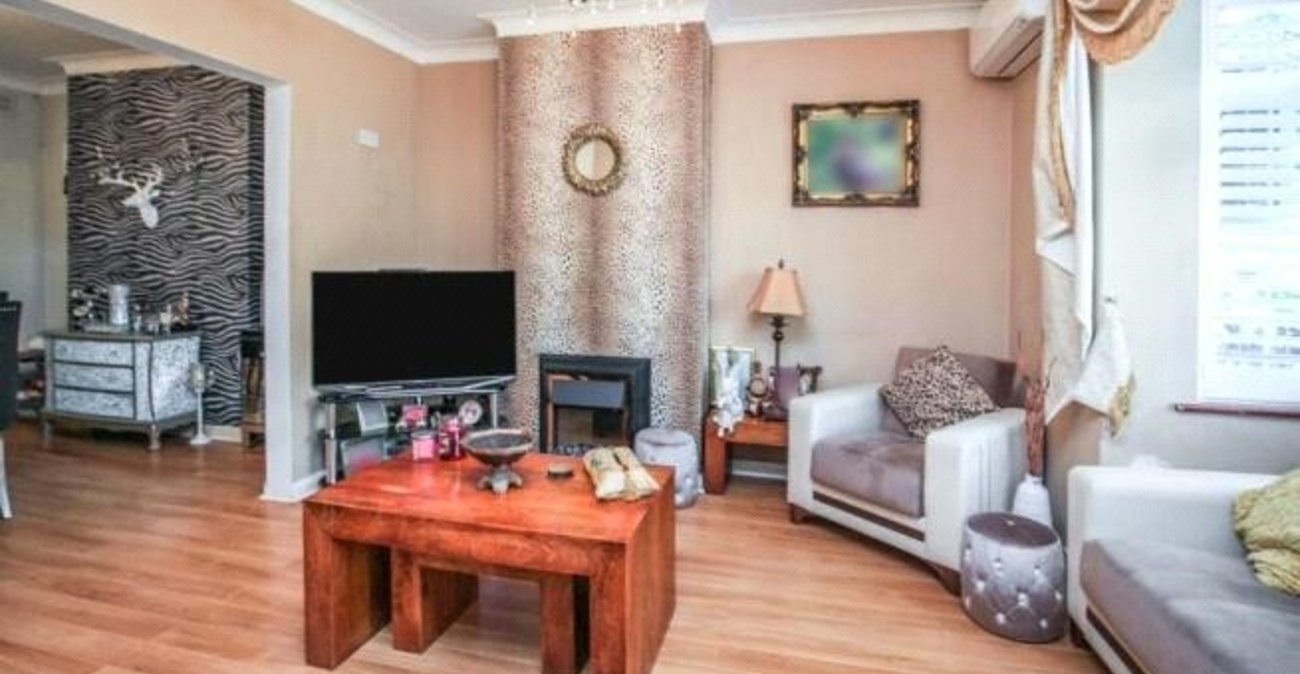 7 bedroom house for sale in London | Robinson Jackson