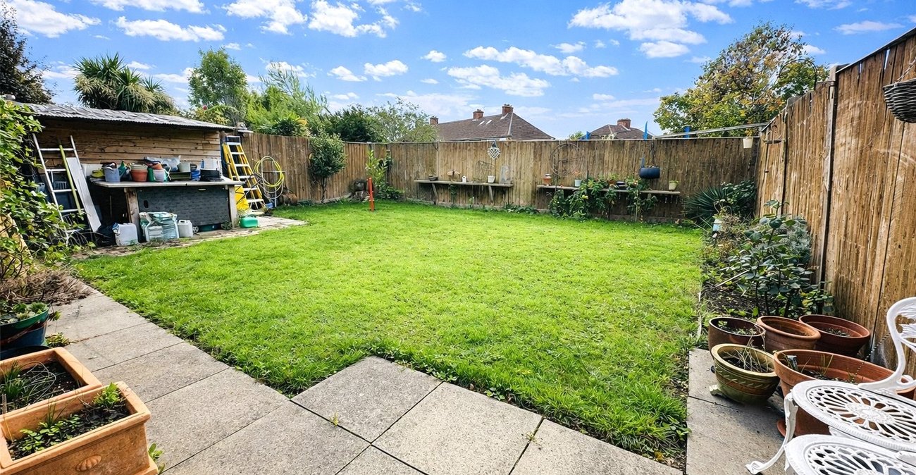 2 bedroom property for sale in London | Robinson Jackson