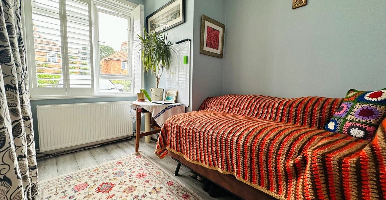 2 bedroom property for sale in London | Robinson Jackson