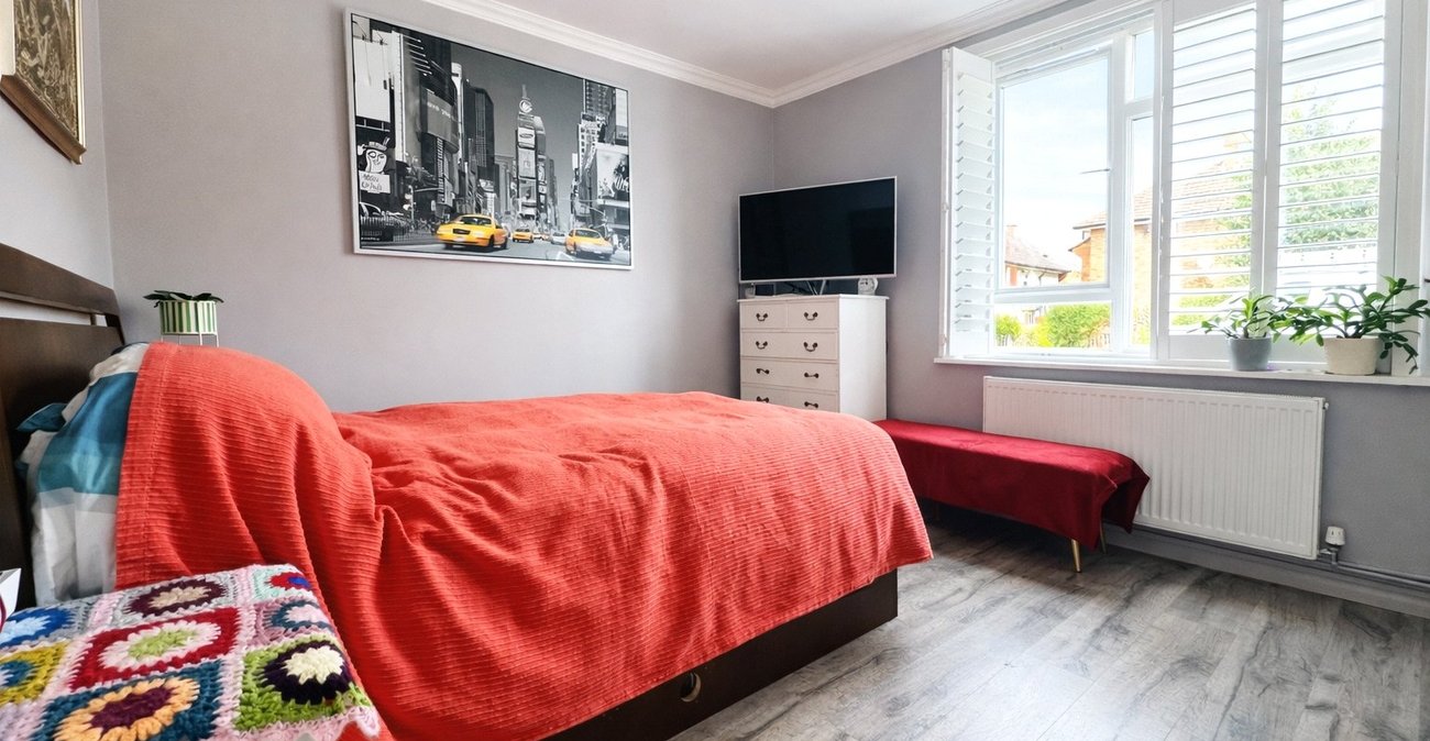 2 bedroom property for sale in London | Robinson Jackson