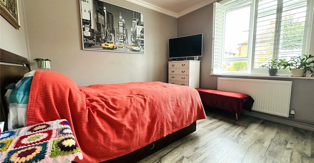 2 bedroom property for sale in London | Robinson Jackson