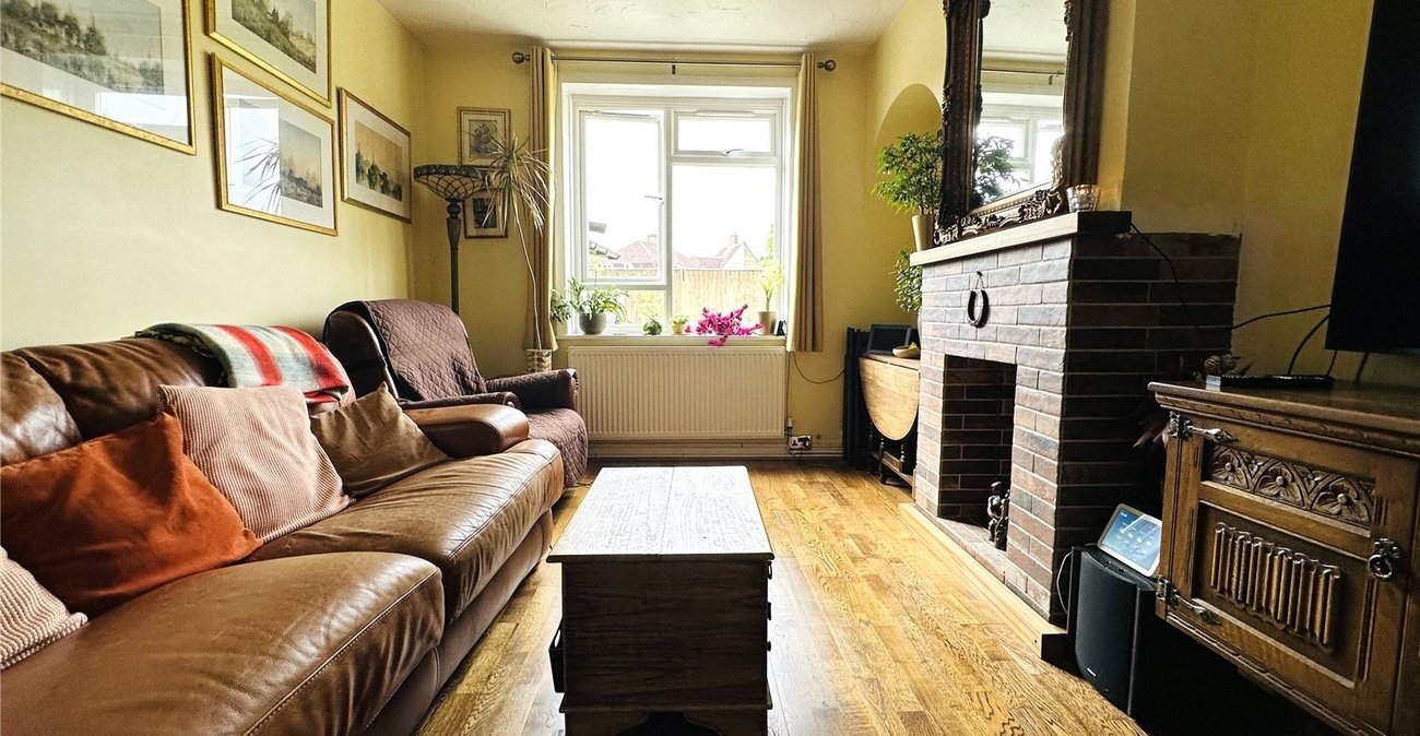 2 bedroom property for sale in London | Robinson Jackson