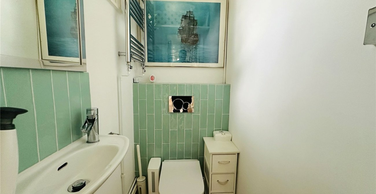 2 bedroom property for sale in London | Robinson Jackson