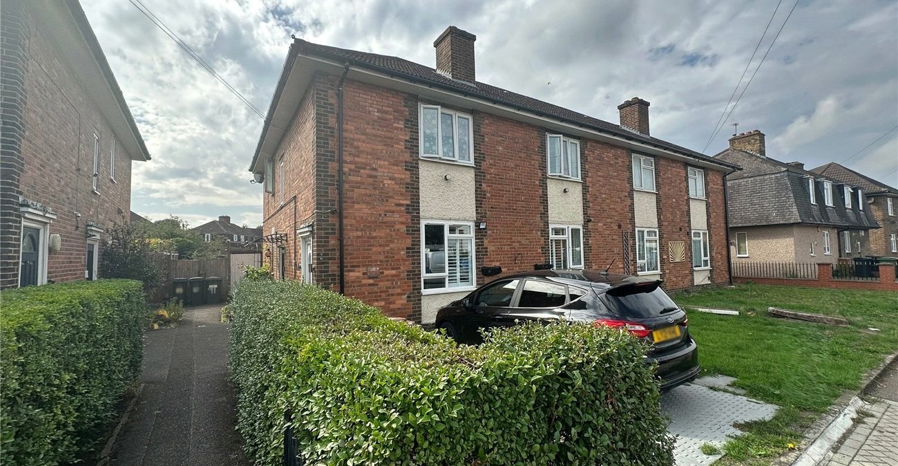 2 bedroom property for sale in London | Robinson Jackson