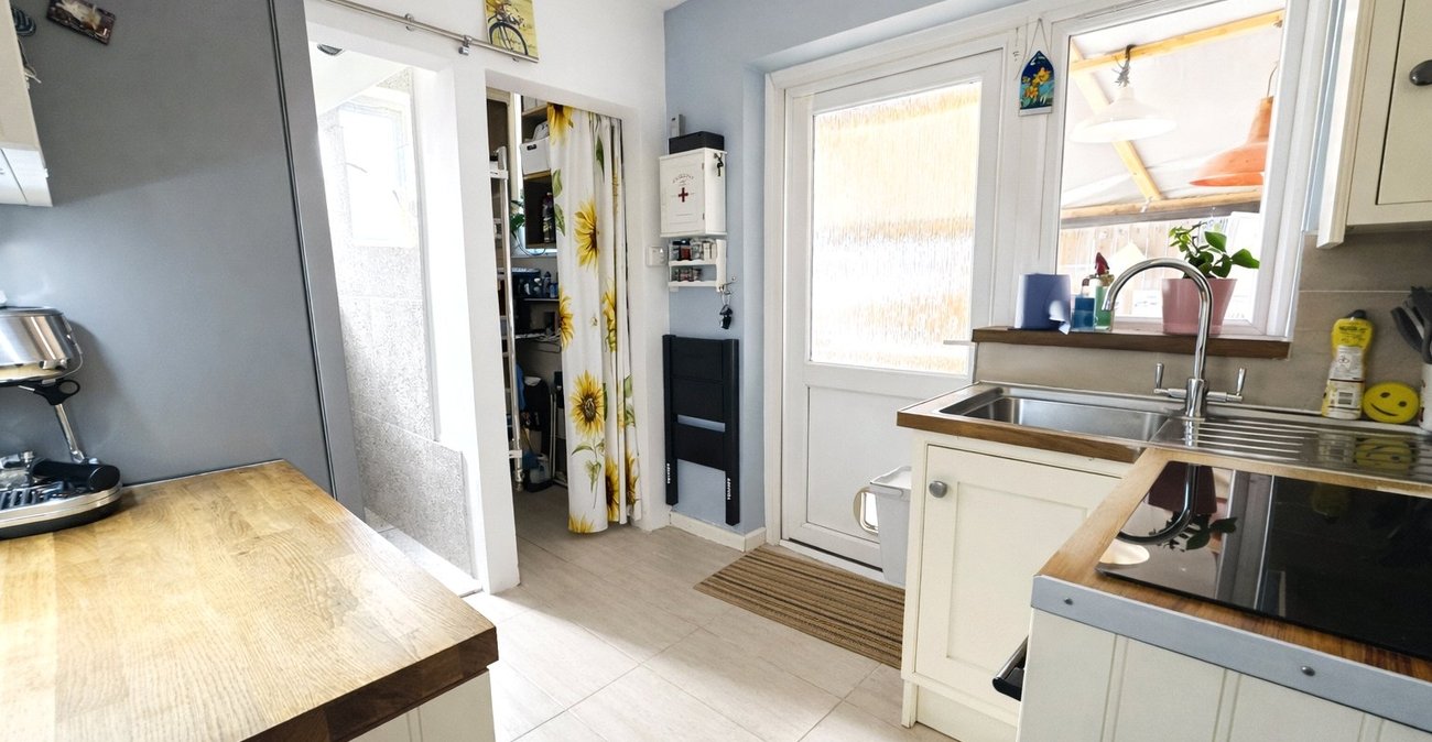 2 bedroom property for sale in London | Robinson Jackson