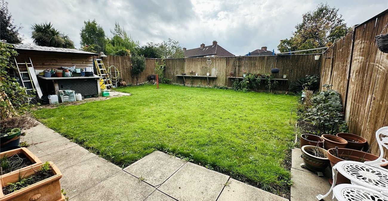 2 bedroom property for sale in London | Robinson Jackson