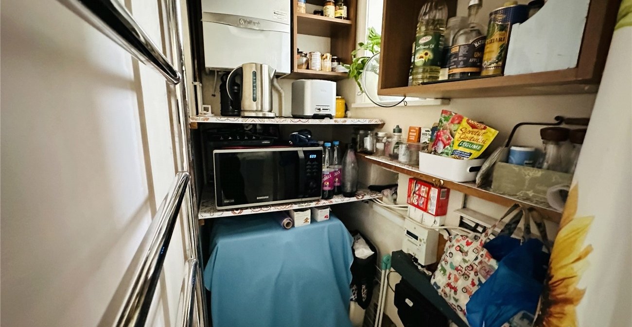 2 bedroom property for sale in London | Robinson Jackson