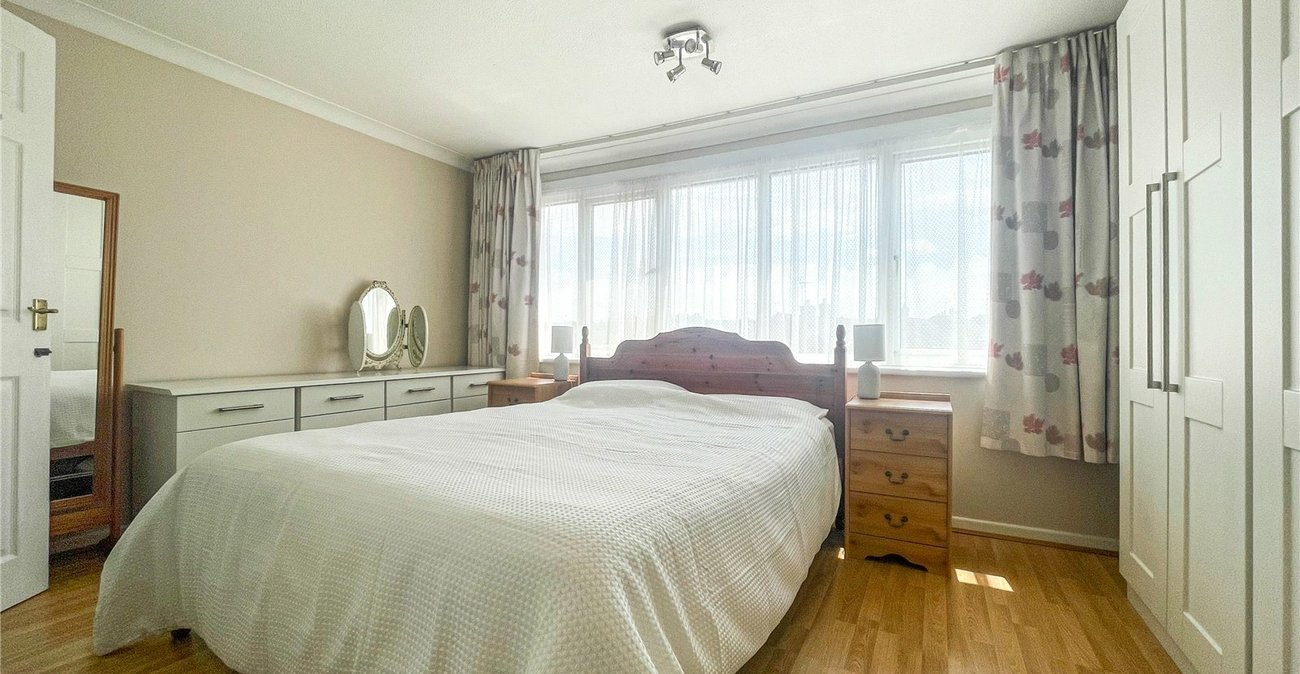 4 bedroom property for sale in Rainham | Robinson Michael & Jackson