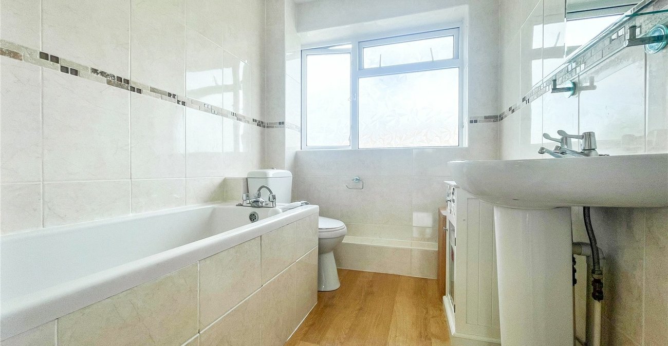 4 bedroom property for sale in Rainham | Robinson Michael & Jackson