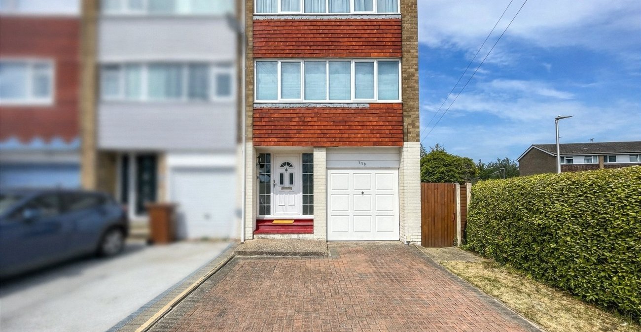 4 bedroom property for sale in Rainham | Robinson Michael & Jackson
