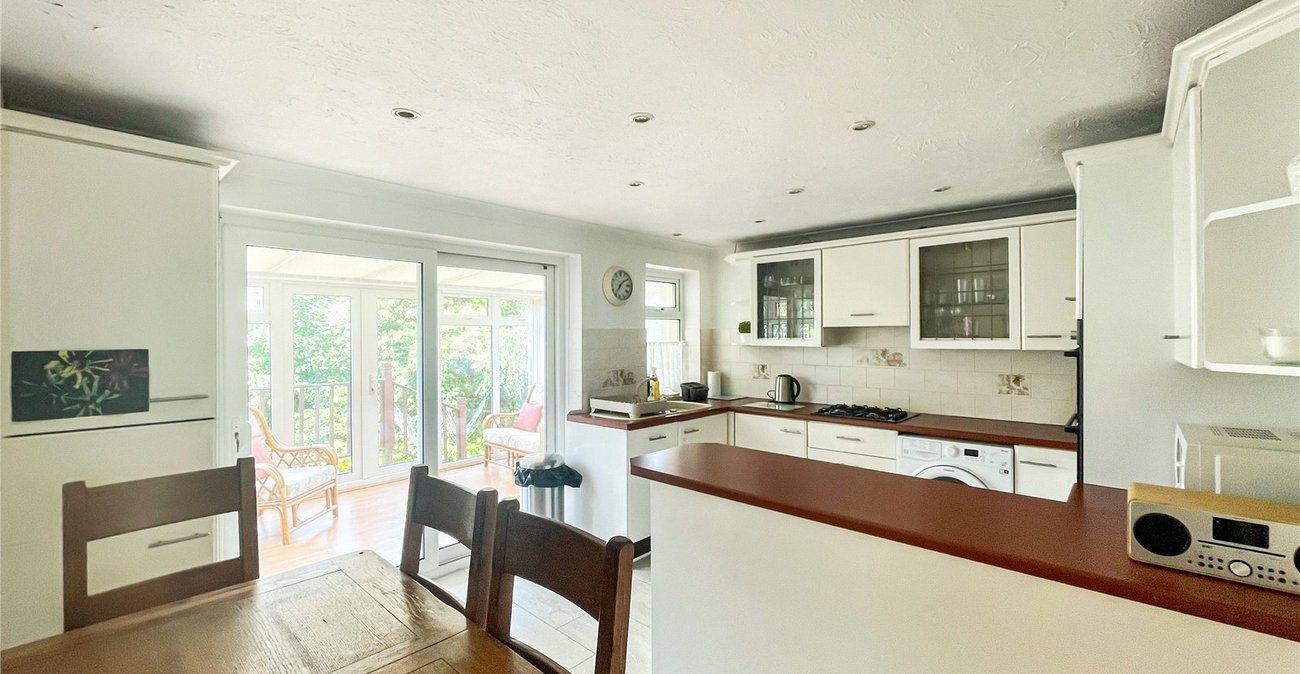 4 bedroom property for sale in Rainham | Robinson Michael & Jackson