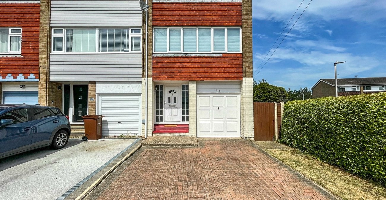 4 bedroom property for sale in Rainham | Robinson Michael & Jackson