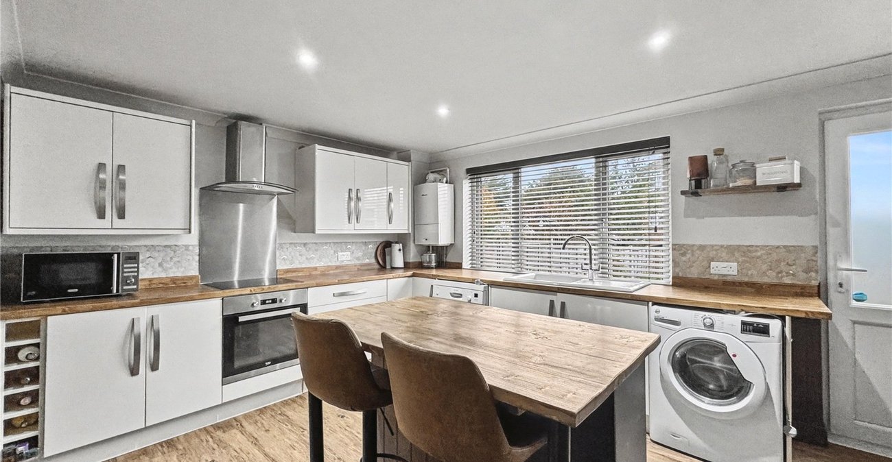 4 bedroom property for sale in Rainham | Robinson Michael & Jackson