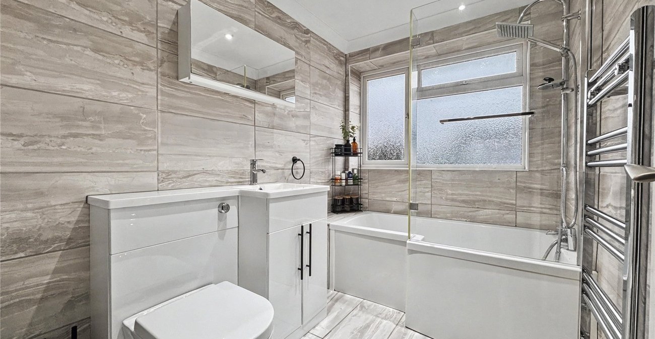 4 bedroom property for sale in Rainham | Robinson Michael & Jackson