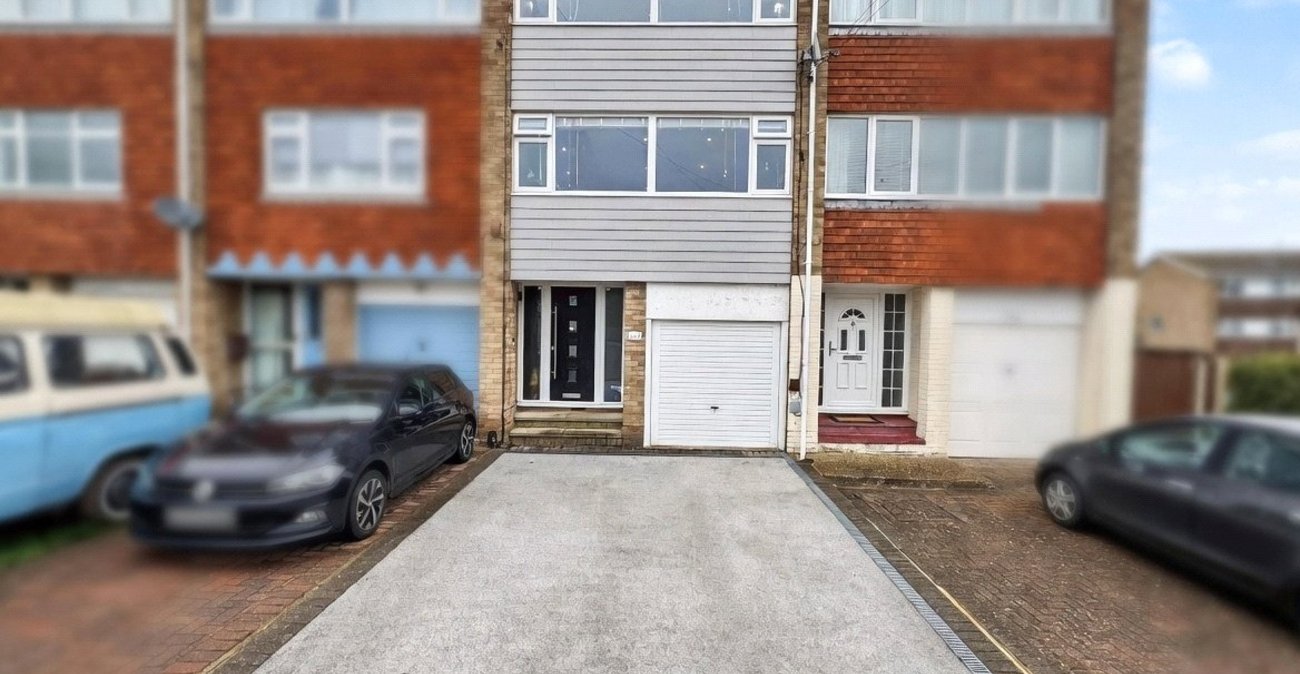 4 bedroom property for sale in Rainham | Robinson Michael & Jackson