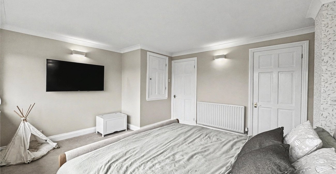 4 bedroom property for sale in Rainham | Robinson Michael & Jackson