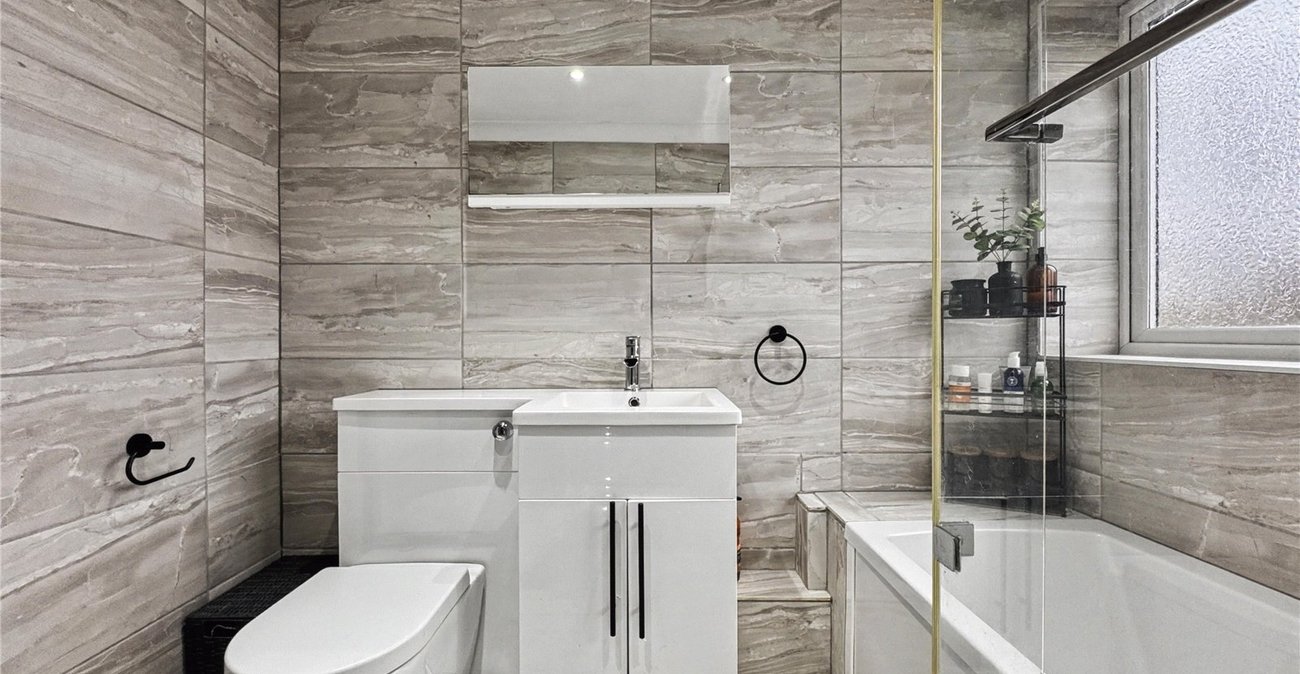 4 bedroom property for sale in Rainham | Robinson Michael & Jackson