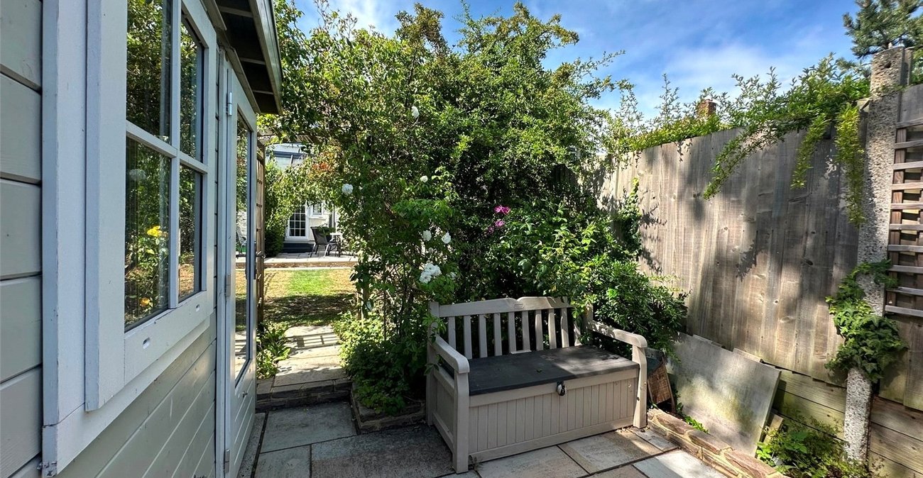 3 bedroom house for sale in Bromley | Robinson Jackson