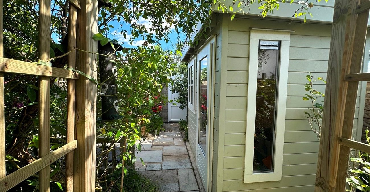 3 bedroom house for sale in Bromley | Robinson Jackson
