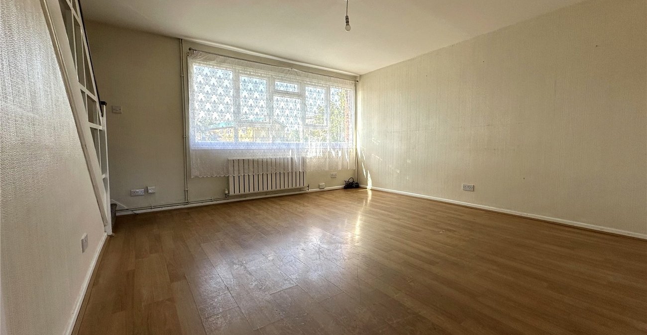 2 bedroom property for sale in London | Robinson Jackson