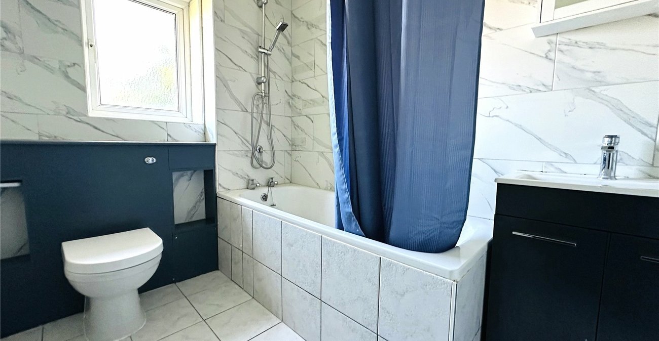 2 bedroom property for sale in London | Robinson Jackson