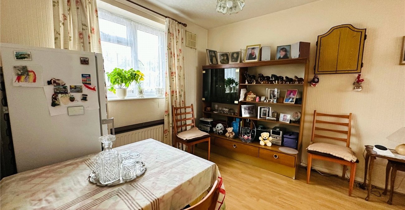 3 bedroom house for sale in London | Robinson Jackson