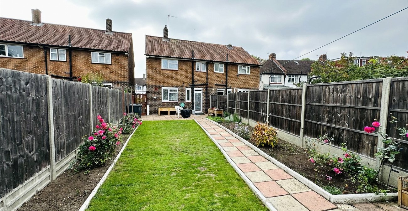 3 bedroom house for sale in London | Robinson Jackson