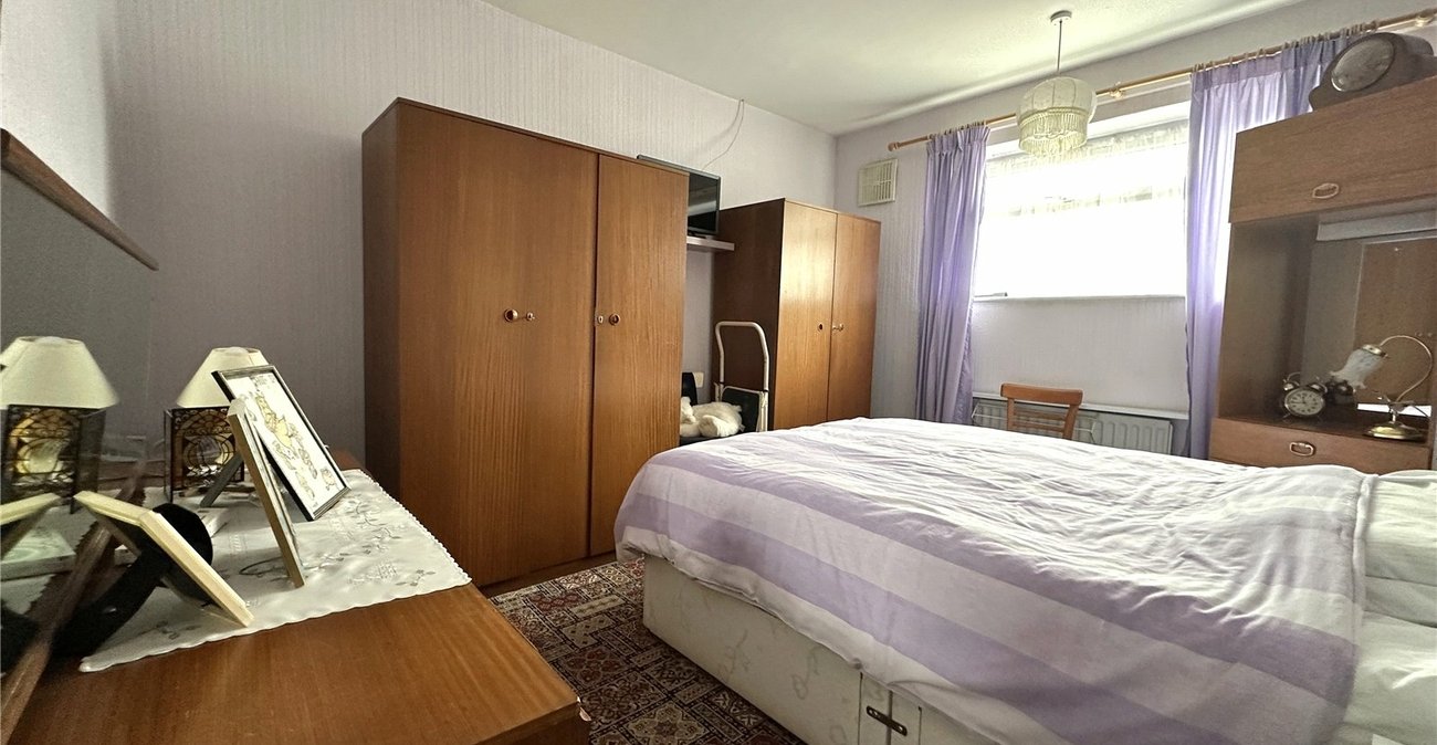 3 bedroom house for sale in London | Robinson Jackson