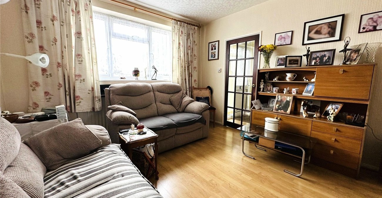 3 bedroom house for sale in London | Robinson Jackson