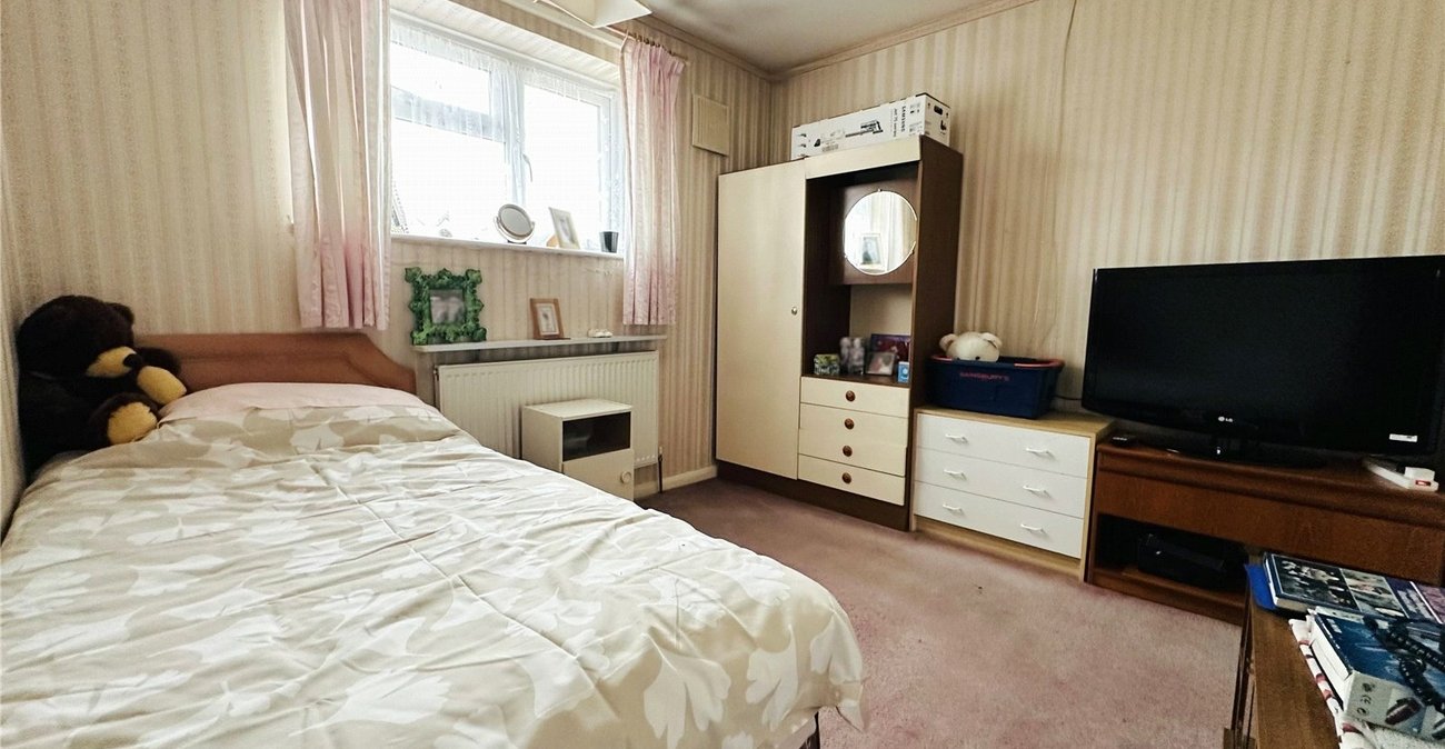 3 bedroom house for sale in London | Robinson Jackson