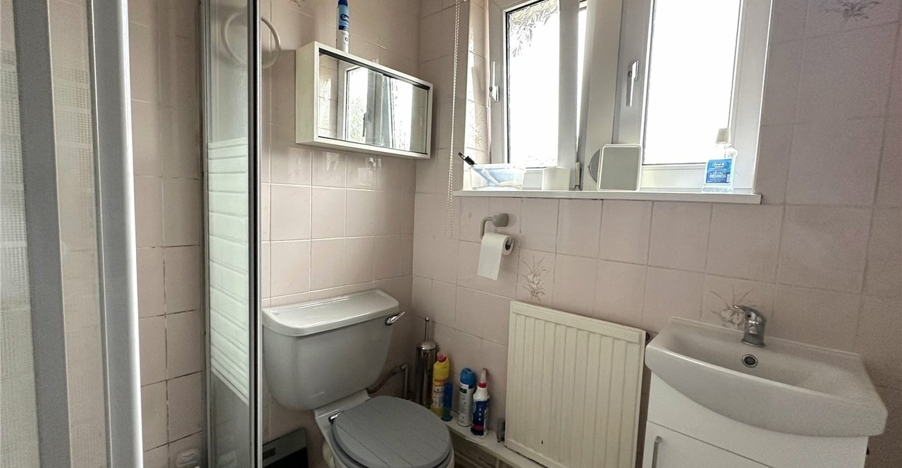 3 bedroom house for sale in London | Robinson Jackson