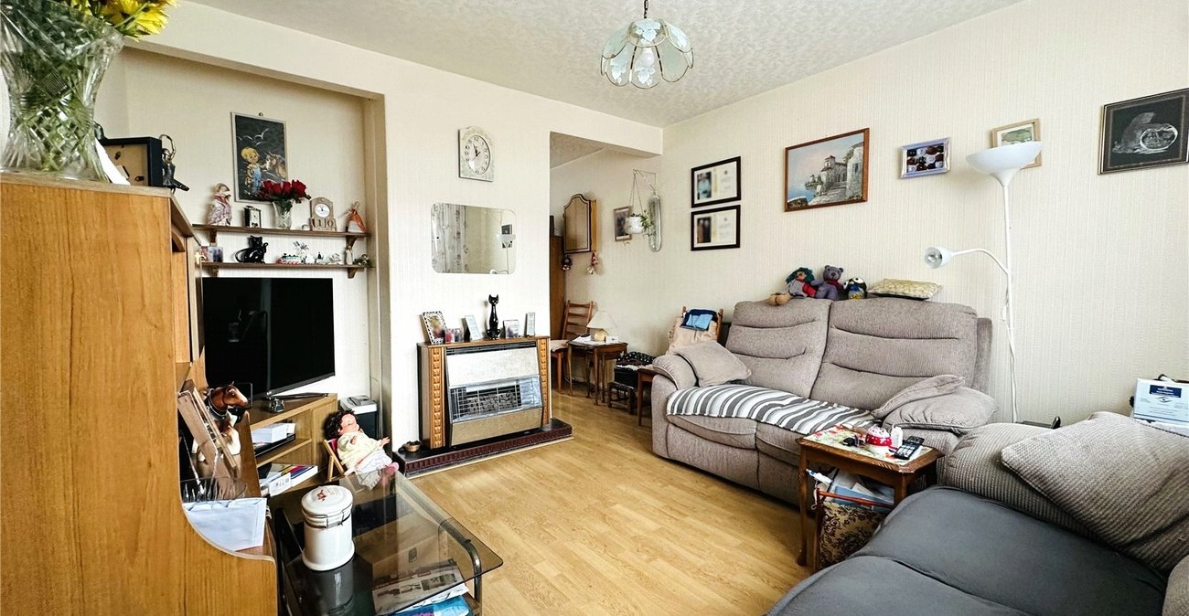 3 bedroom house for sale in London | Robinson Jackson