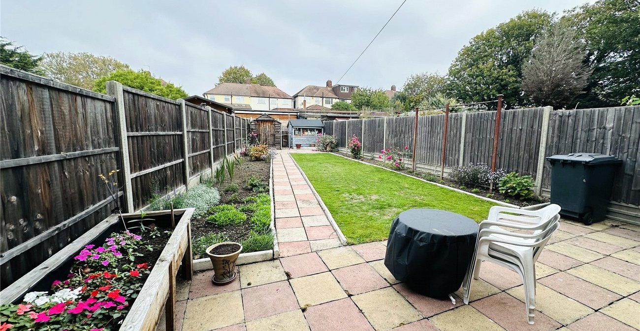 3 bedroom house for sale in London | Robinson Jackson