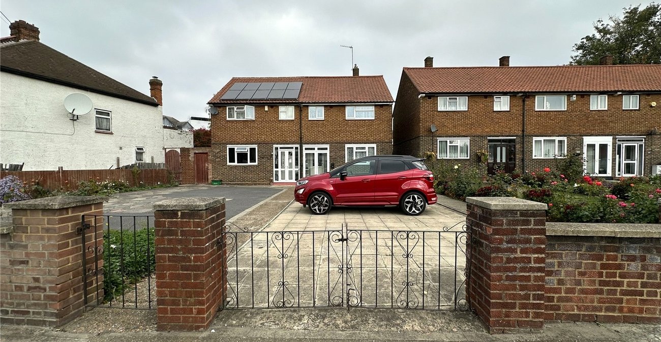 3 bedroom house for sale in London | Robinson Jackson