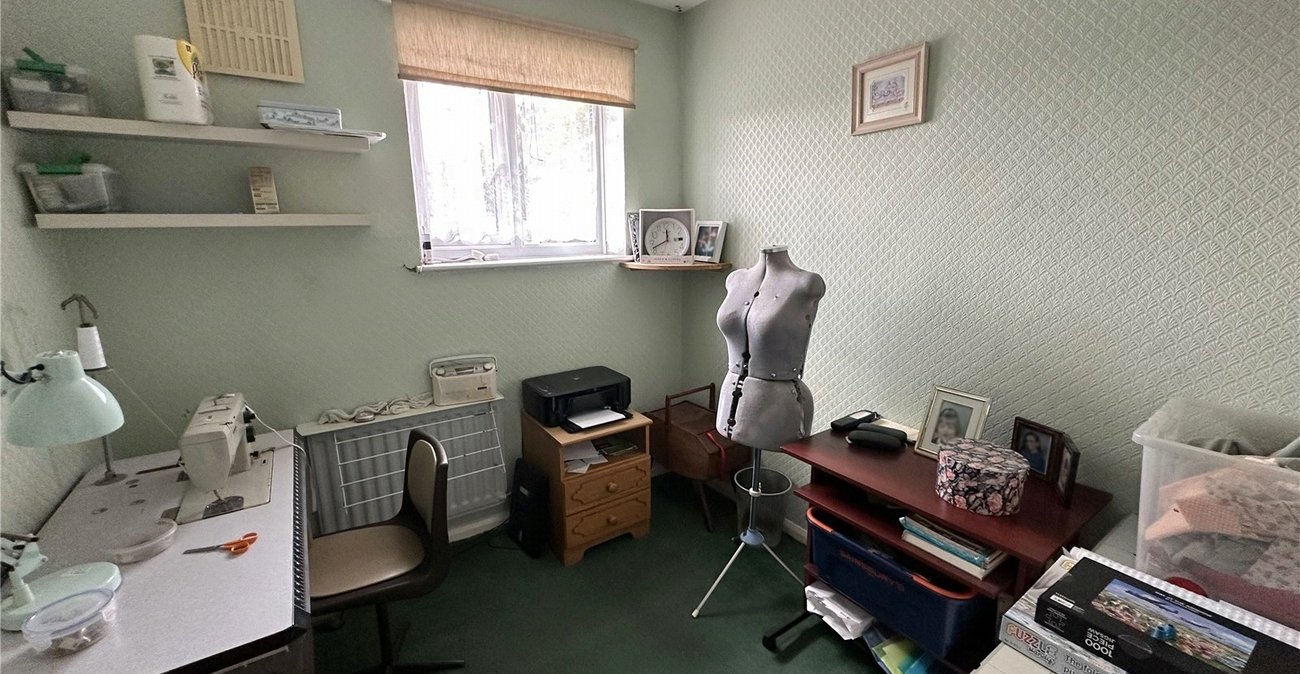 3 bedroom house for sale in London | Robinson Jackson