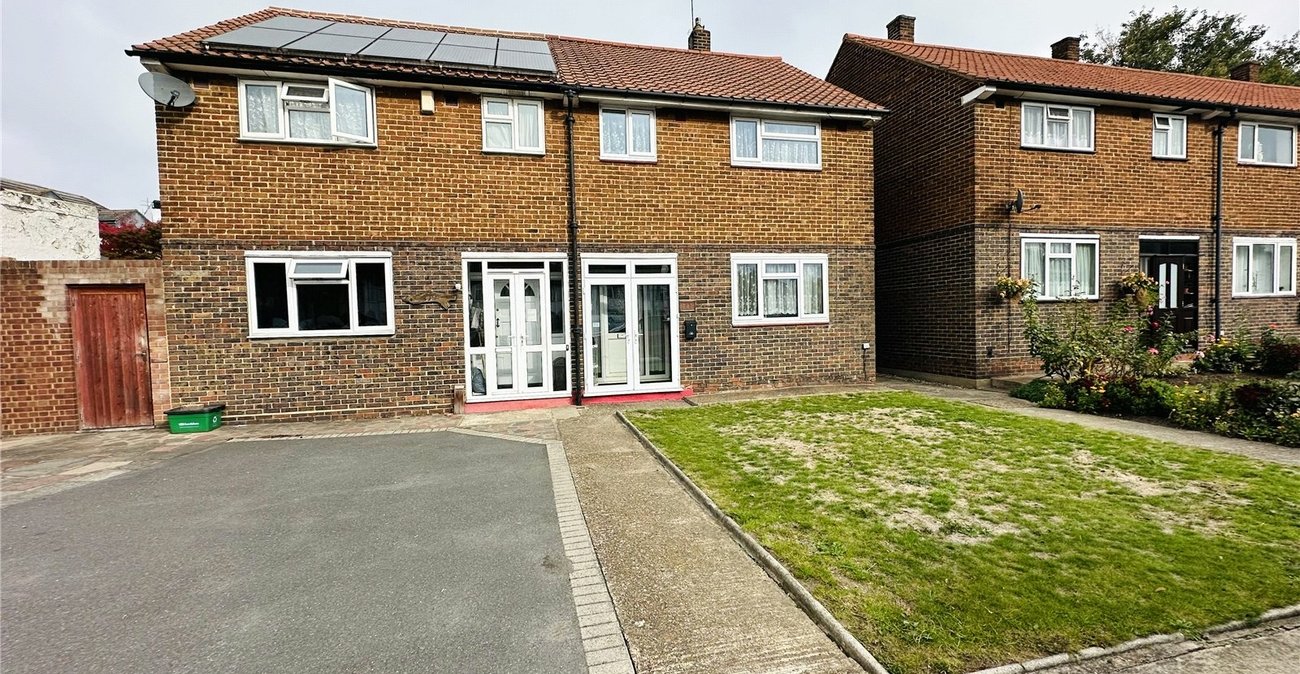 3 bedroom house for sale in London | Robinson Jackson