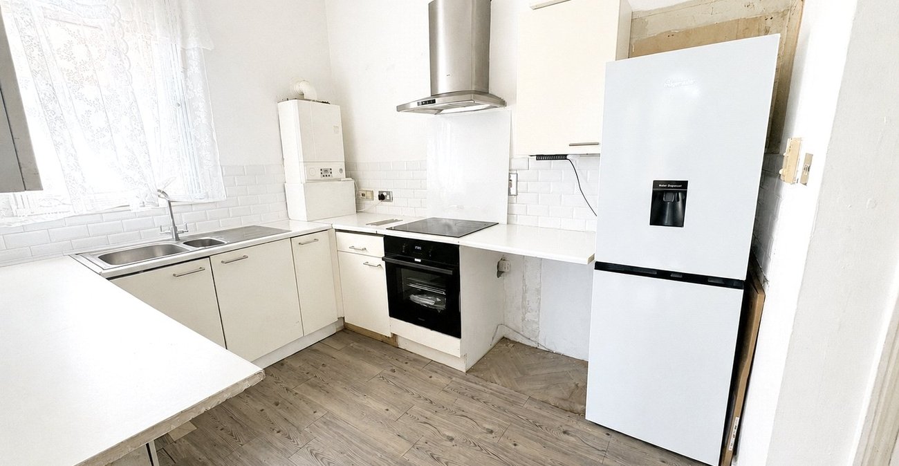 2 bedroom property for sale in London | Robinson Jackson