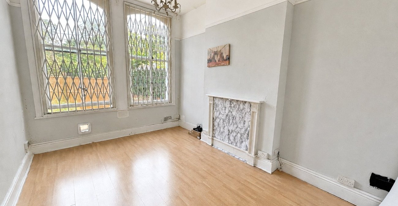 2 bedroom property for sale in London | Robinson Jackson
