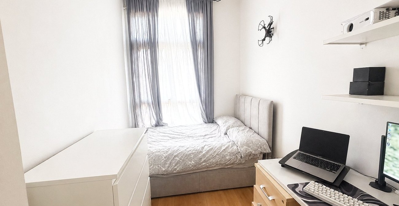 2 bedroom property for sale in London | Robinson Jackson