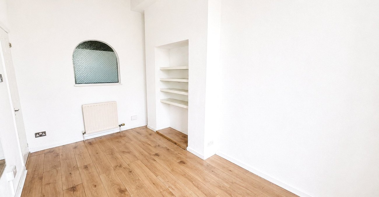 2 bedroom property for sale in London | Robinson Jackson