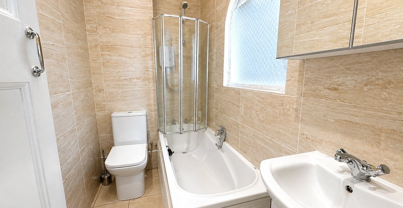 2 bedroom property for sale in London | Robinson Jackson