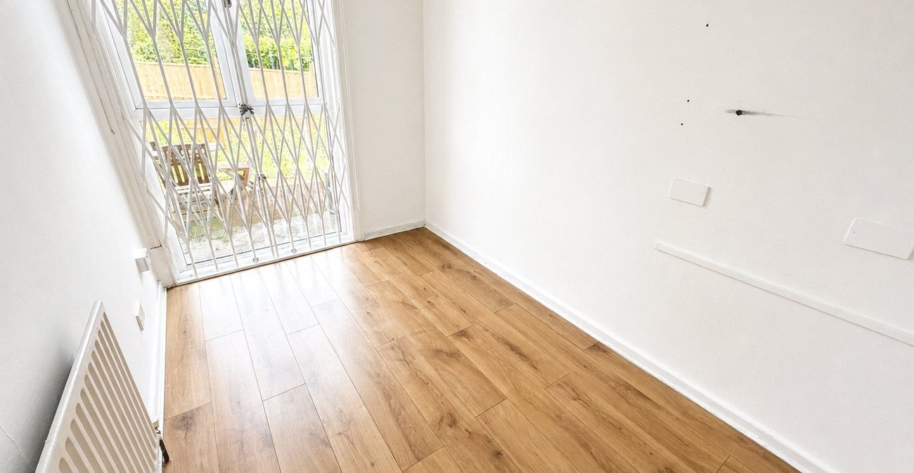2 bedroom property for sale in London | Robinson Jackson