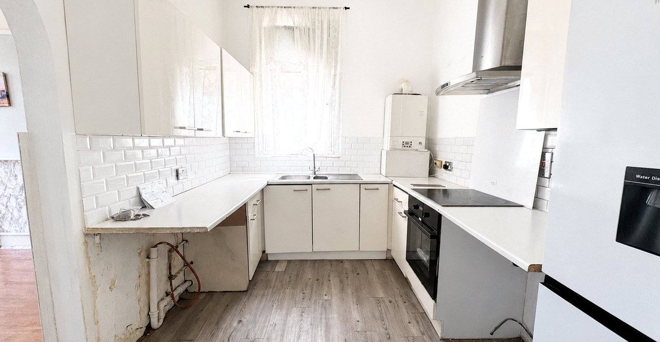 2 bedroom property for sale in London | Robinson Jackson