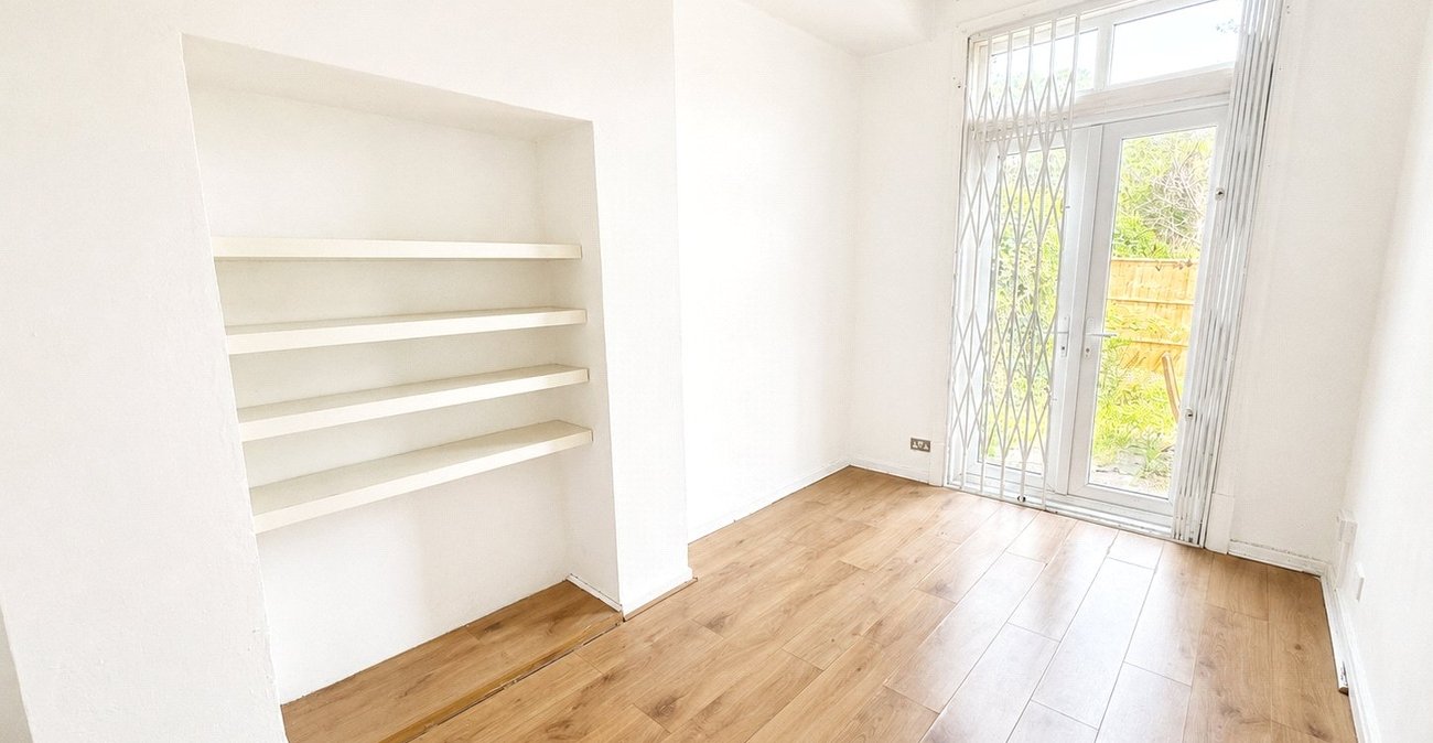 2 bedroom property for sale in London | Robinson Jackson